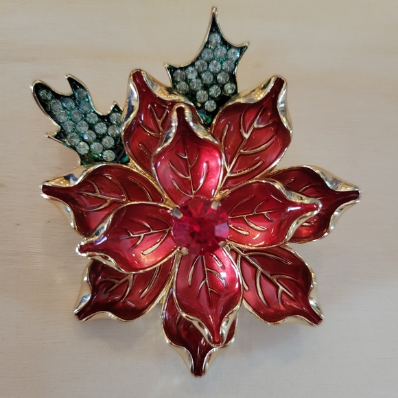 Poinsettia Christmas Holiday Brooch ~ Rhinestone Embellishments ~ Pretty! - Picture 6 of 12